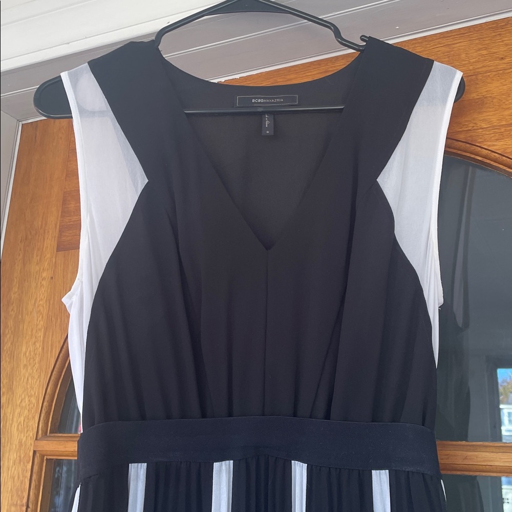 Bcbgmaxazria Black and white pleated dress size small - Picture 2 of 6